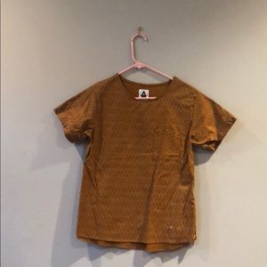 Tradlands linen top with pocket.